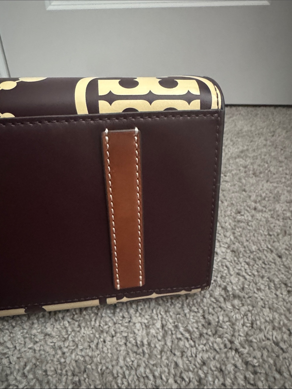 Tory Burch Dark Red & Cream Tote Logo Pattern - Picture 7 of 8